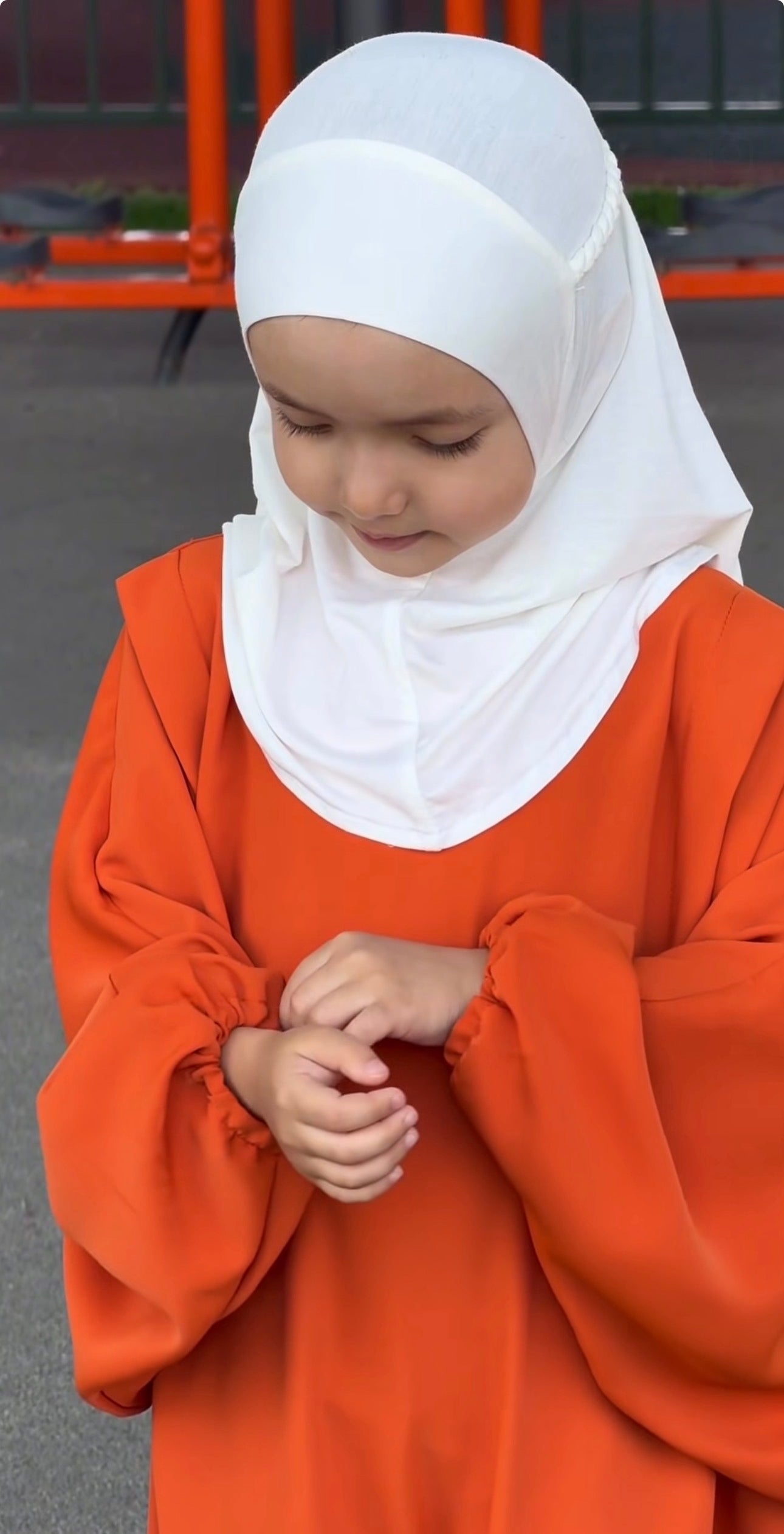 خلي بنتك تعيش طفولتها بكل راحة… وبأناقة محتشمة تفرحك ❤️